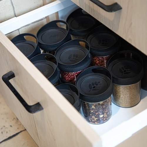 Glazen container 350 ml, met deksel om op te hangen - 8