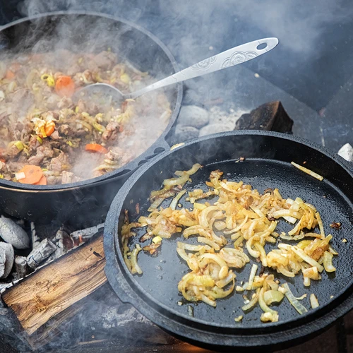 Hangende gietijzeren ketel met pan - 12
