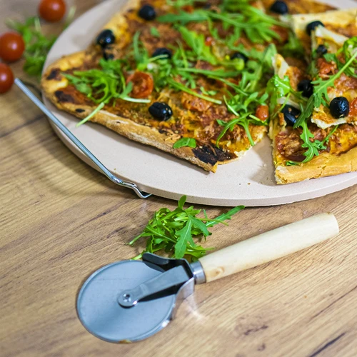 Pizzasteen met handvat en mesje, van cordieriet, rond 33 cm - 16