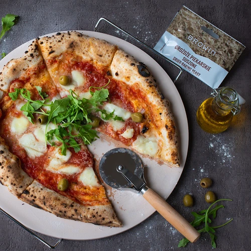 Pizzasteen met handvat en mesje, van cordieriet, rond 33 cm - 12