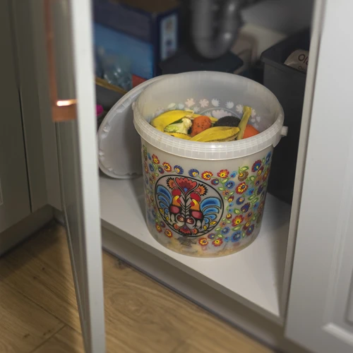 Voedselemmer GWIOZDA - met deksel, 10 L - 8