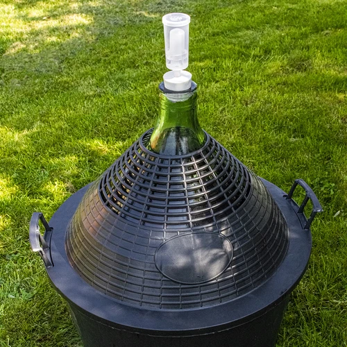 Wijnballon 34 L in plastic mand - 7