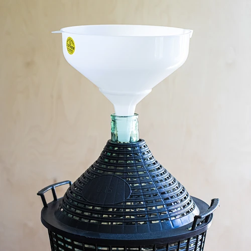 Witte plastic trechter fi 25cm - 3