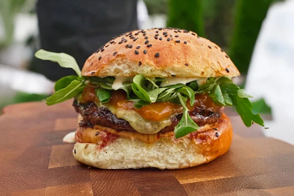 Burger met perzikjam – probeer deze combinatie