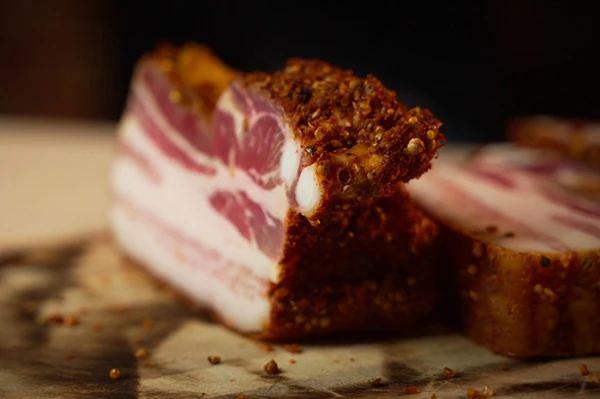 Gerookt buikspek in pastrami-stijl