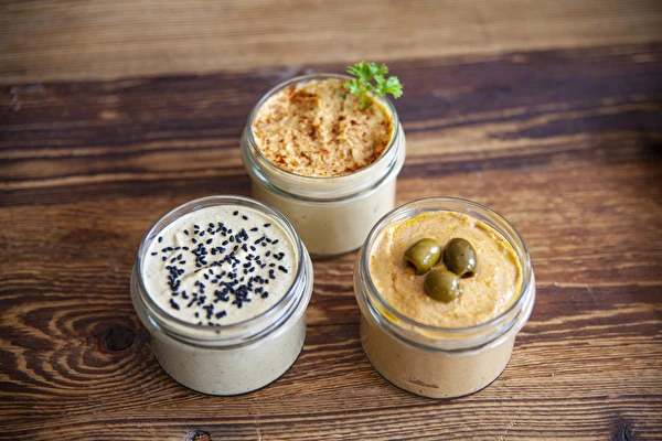 Hummus in verschillende smaakvarianten