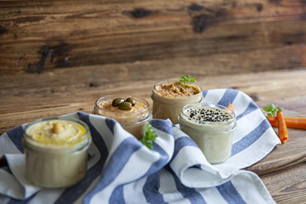 Hummus in verschillende smaakvarianten