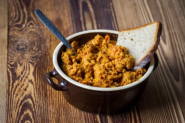Pasta van rode linzen
