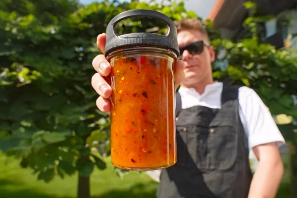 Pikante perzikjam met chili en een vleugje rum