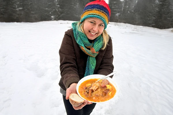 Rokerige kwaśnica uit de ketel – aromatische traktatie van het vuur