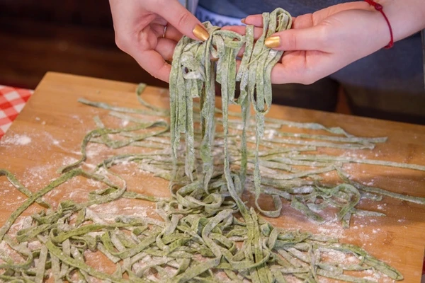 Spinaziepasta met kwark en spek