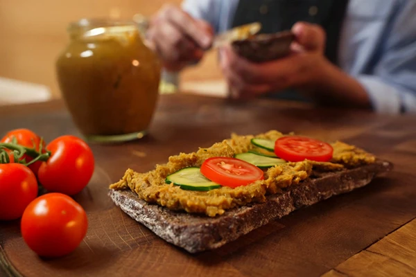 Vegetarische paté van linzen en pompoen uit de hamkoker
