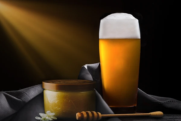 Zelfgemaakt honingbier