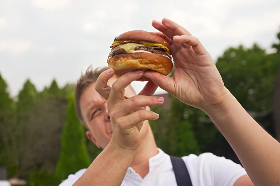 Browin Przepiśnik - Burger met bananenketchup, spek en whiskymayonaise