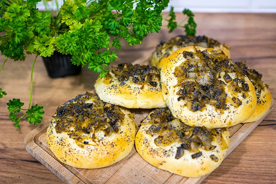 Browin Przepiśnik - Gist-uienbroodjes met champignons