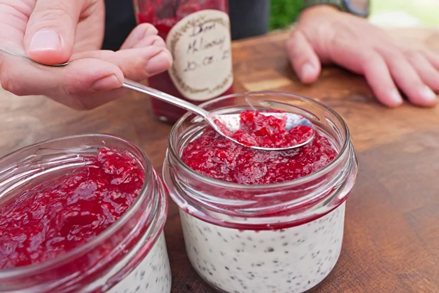 Browin Przepiśnik - Kokos-chiapudding met frambozenjam